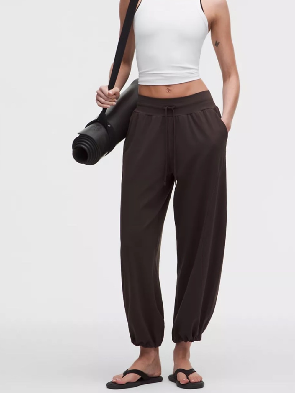 Lululemon Groove low-rise relaxed cinch pant